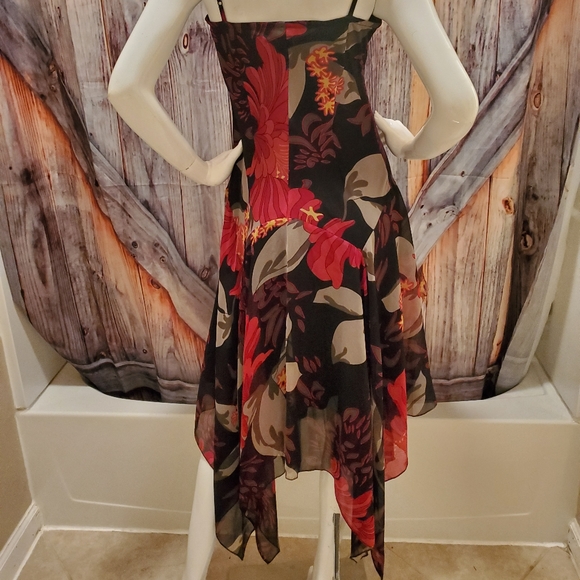 Dress - Picture 2 of 4